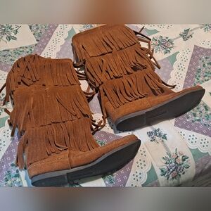 Minnetonka Brown Fringe Boots W6